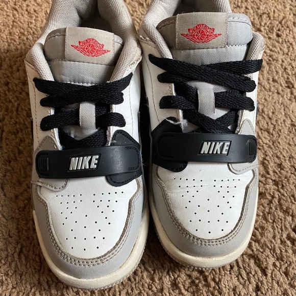 Jordan Legacy 312 Low Tech Grey Fire Red Black - Picture 6 of 6